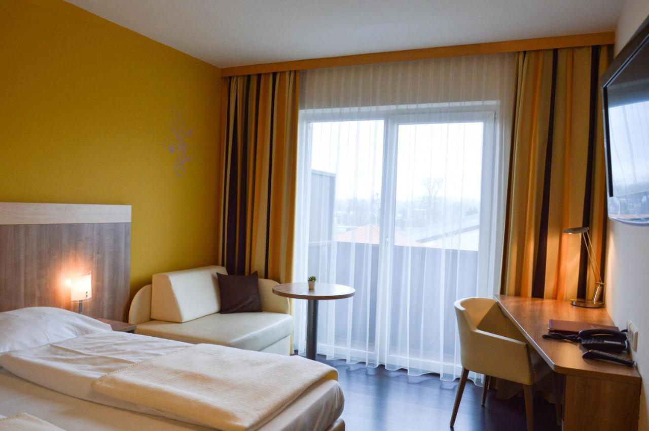 Hotel Roemerhof Тульн Экстерьер фото