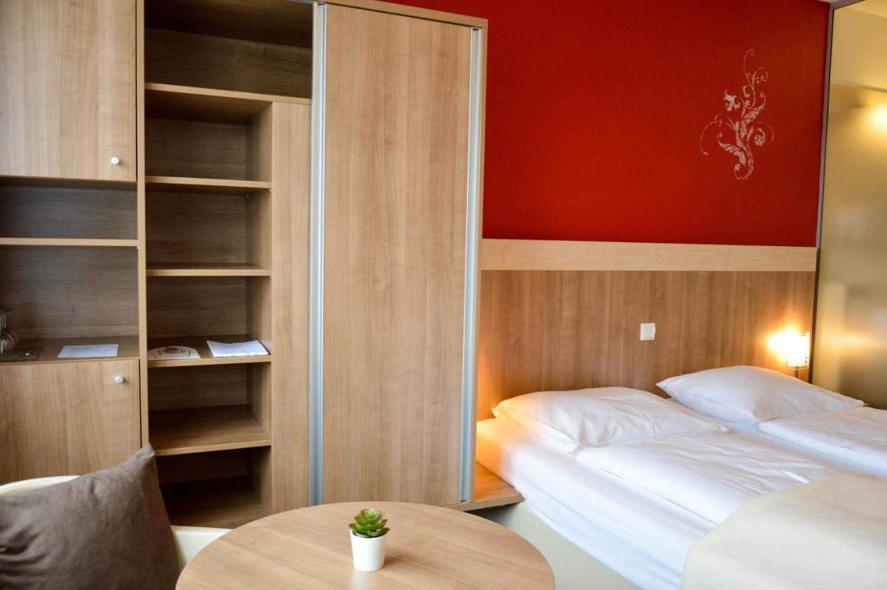Hotel Roemerhof Тульн Экстерьер фото