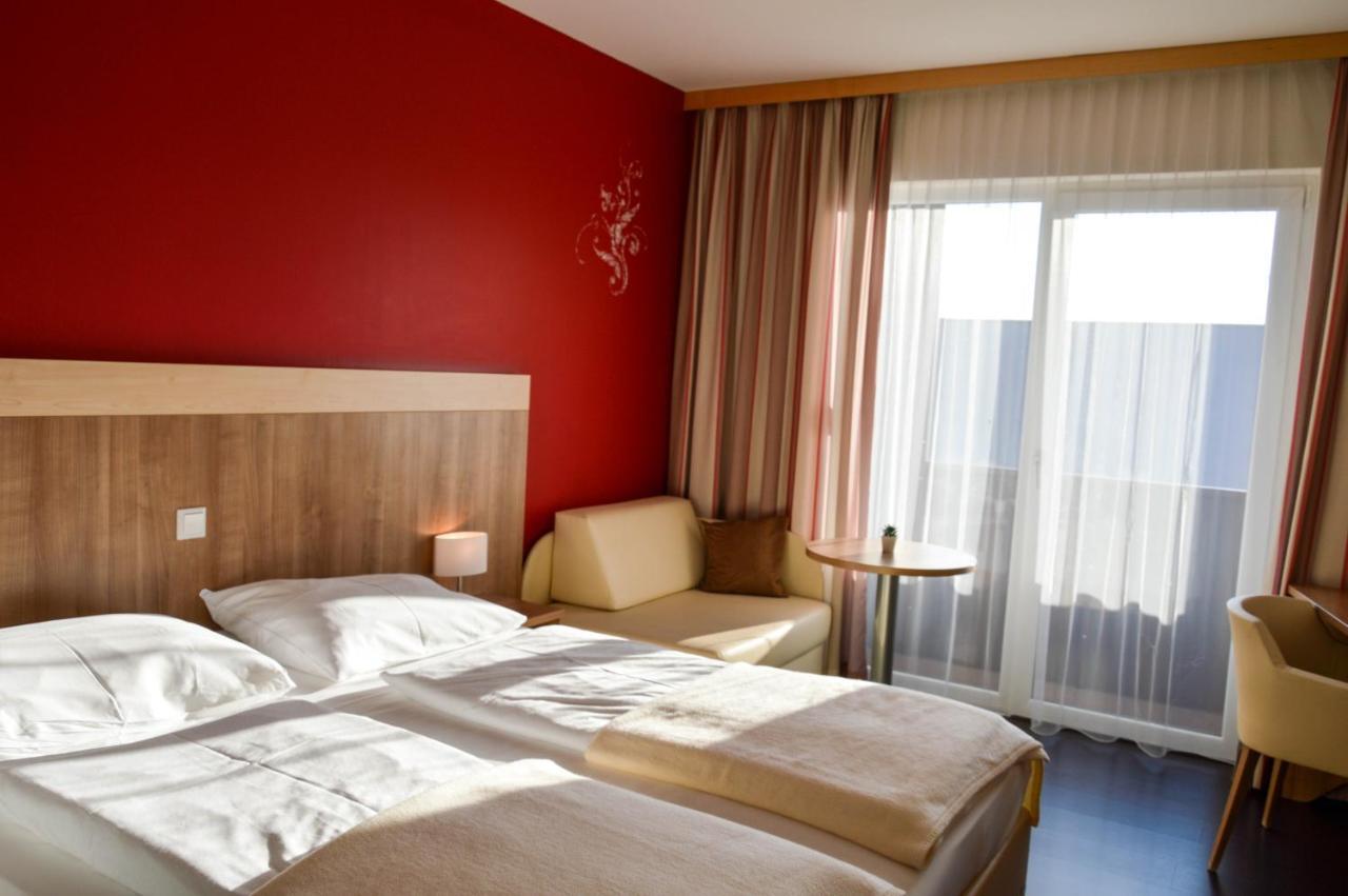 Hotel Roemerhof Тульн Экстерьер фото