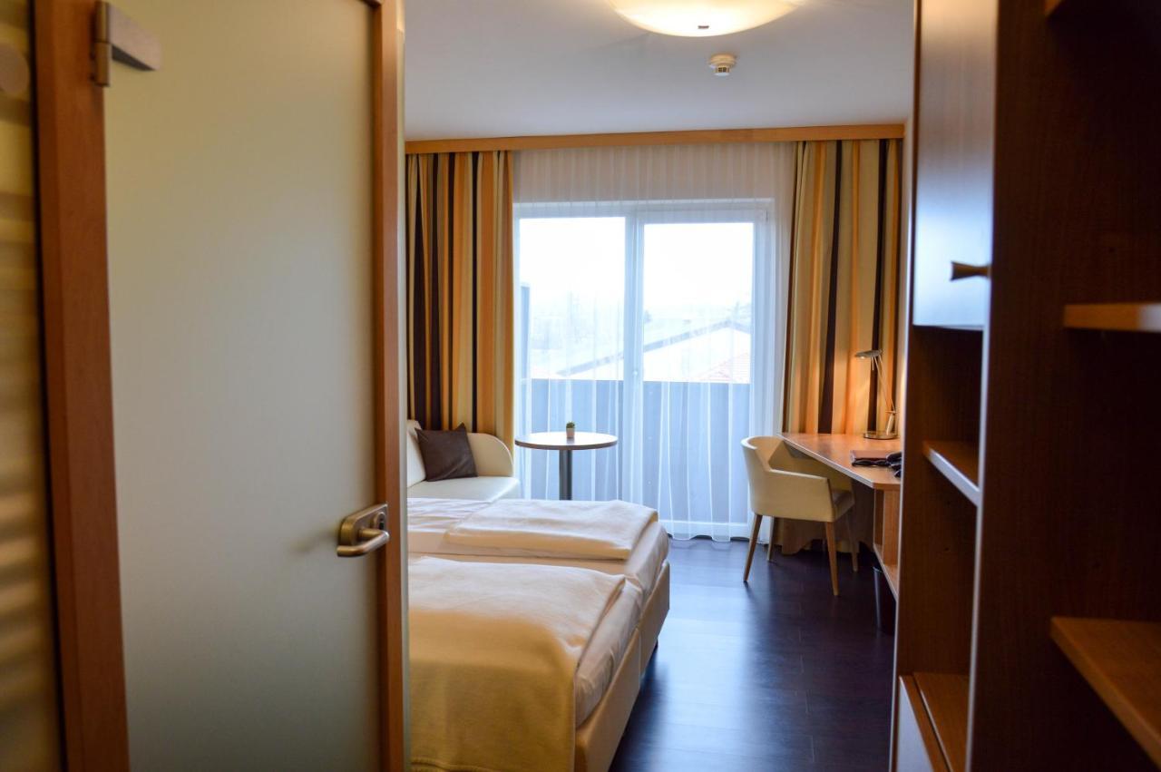 Hotel Roemerhof Тульн Экстерьер фото