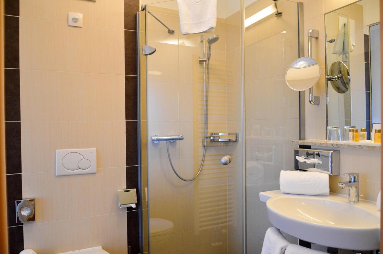 Hotel Roemerhof Тульн Экстерьер фото