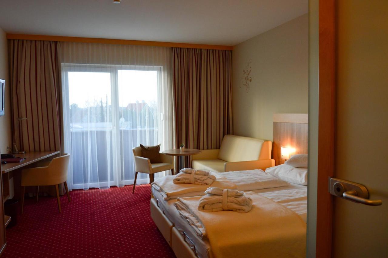 Hotel Roemerhof Тульн Экстерьер фото