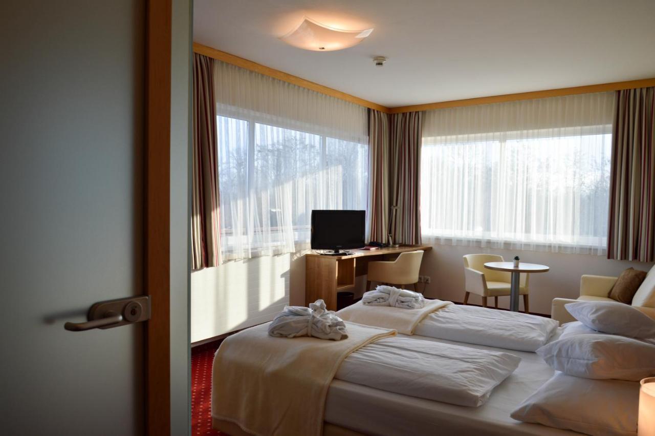 Hotel Roemerhof Тульн Экстерьер фото